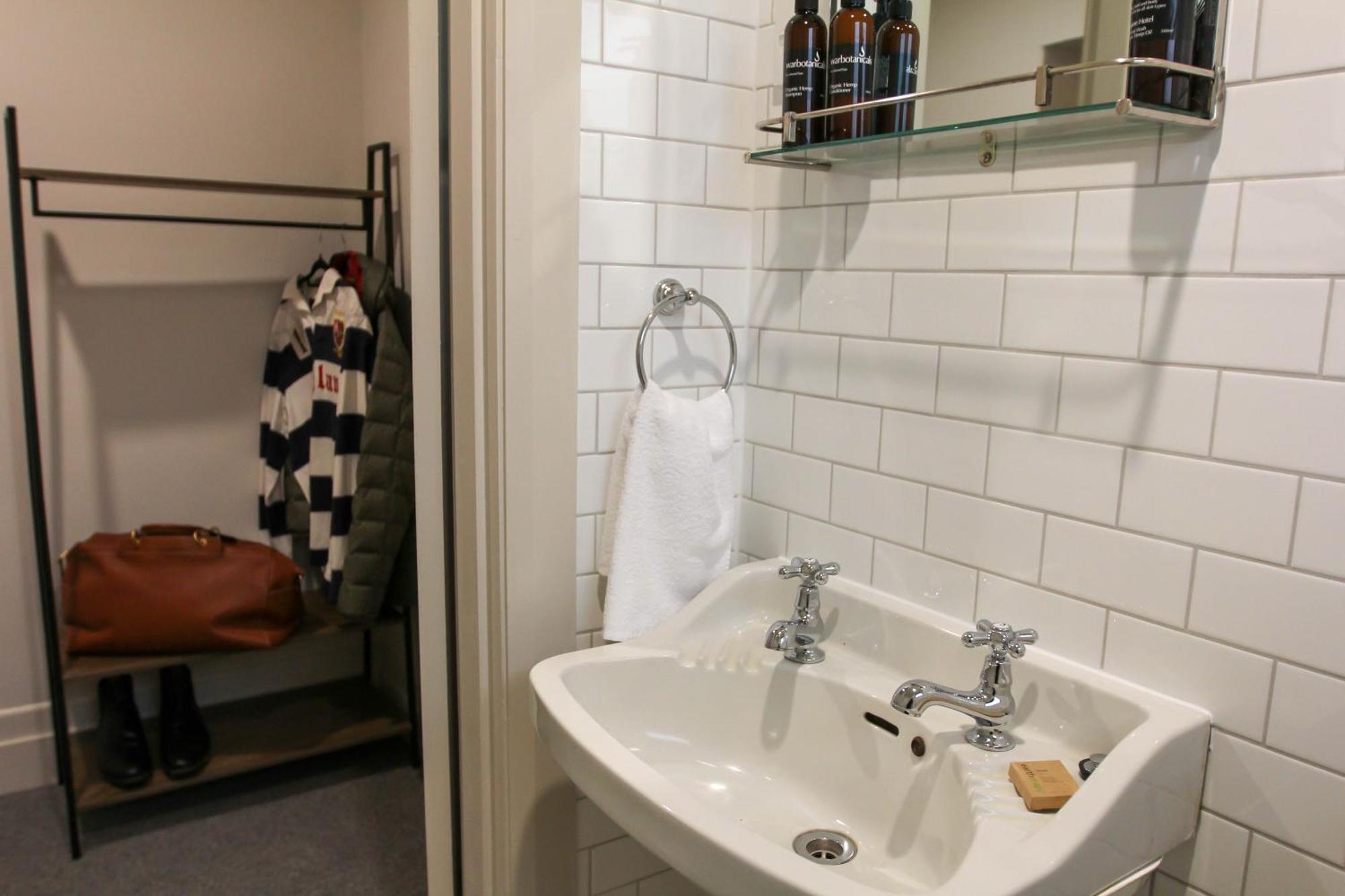 Alpine Hotel, Eat Drink Sleep Warburton Exteriör bild